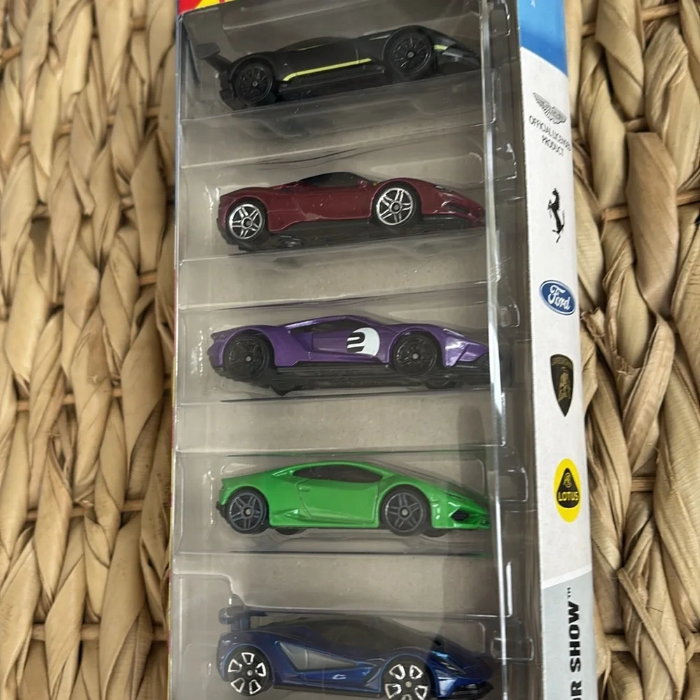 Aston Martin Ferrari Ford GT Lamborghini Lotus Hot Wheels 5 pack Motor Show Car